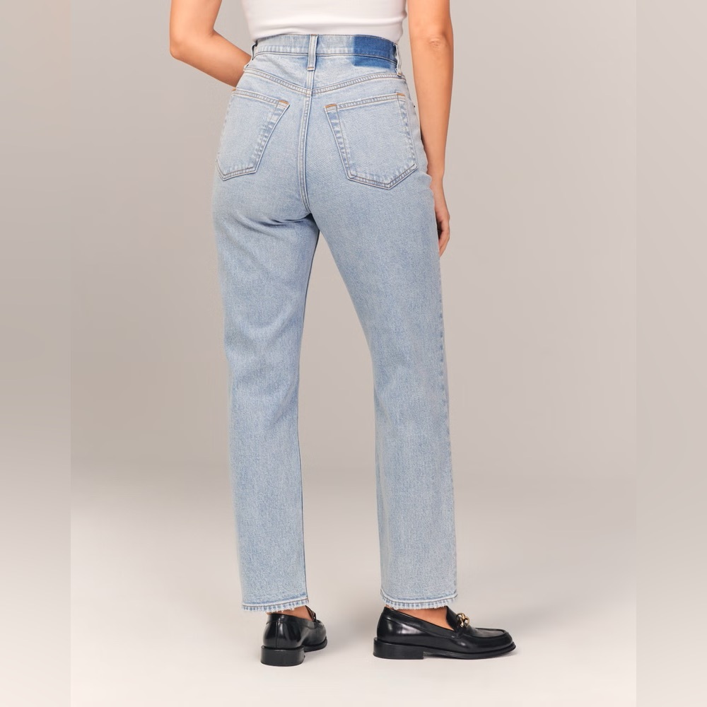 Abercrombie & Fitch Light Wash Cropped Straight Jeans
